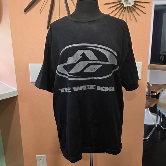 The Weeknd XL 2025 Tour Tee XO Fan Concert T-shirt - Picture 1 of 11